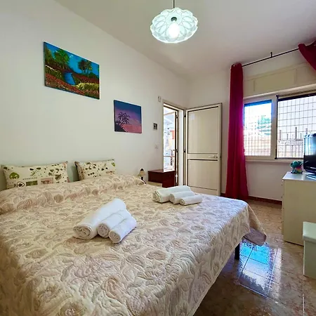- La Vie Des Artistes Holiday home *