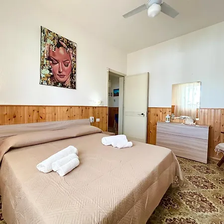 - La Vie Des Artistes Holiday home Torre Pali
