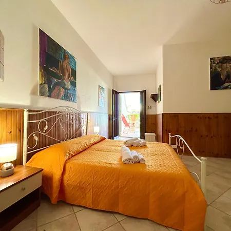 - La Vie Des Artistes Holiday home *