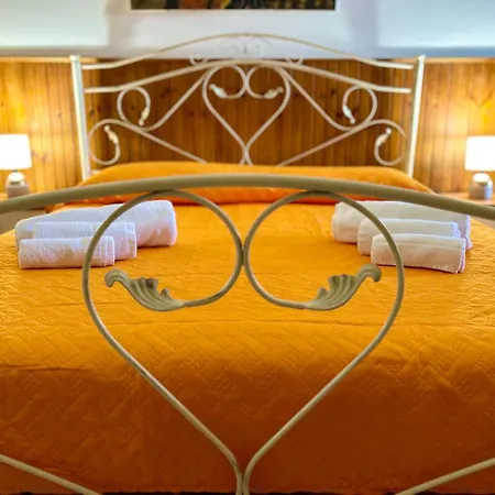 - La Vie Des Artistes Holiday home *