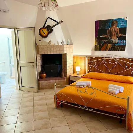 - La Vie Des Artistes Holiday home Torre Pali